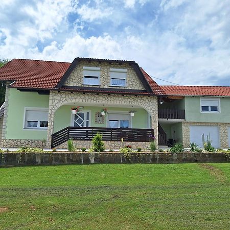 Guesthouse Miha Rakovica Bagian luar foto