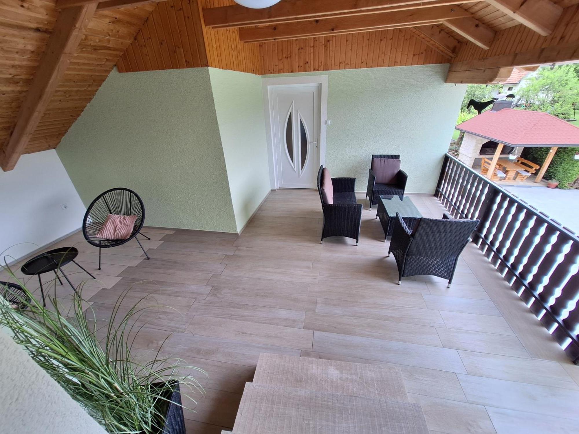 Guesthouse Miha Rakovica Bagian luar foto